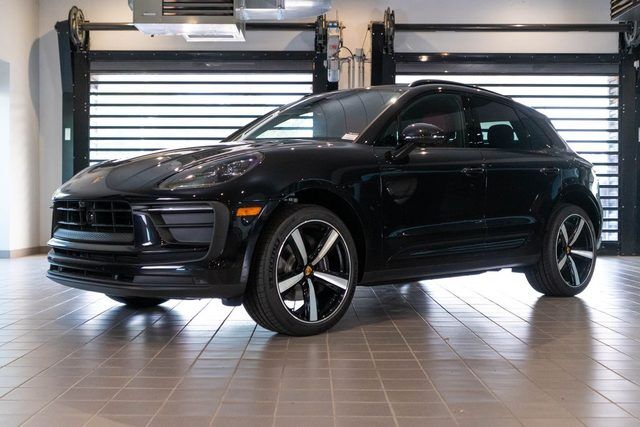 2026 PORSCHE Macan