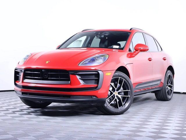 2026 PORSCHE Macan