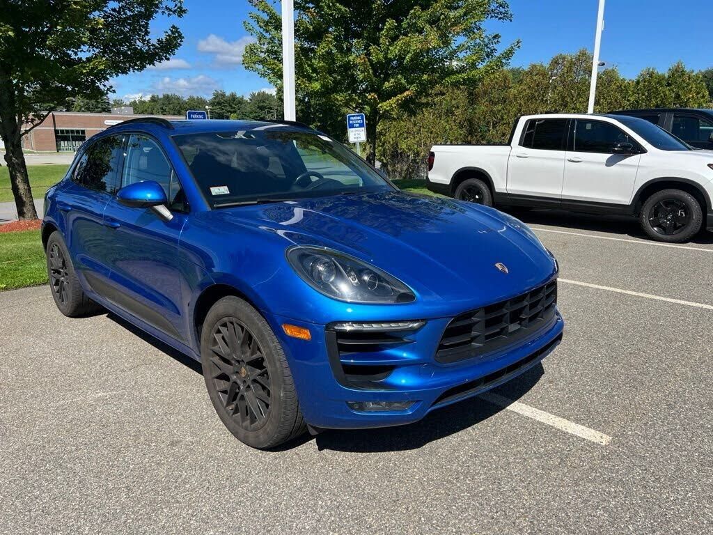 2017 PORSCHE Macan