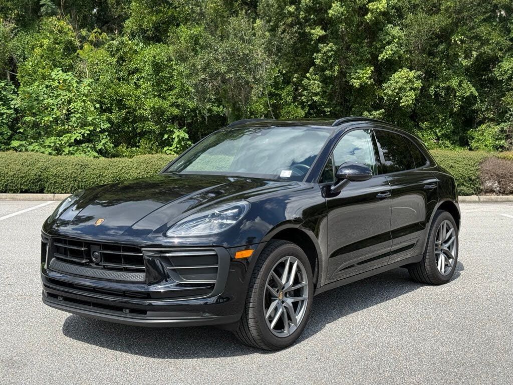 2026 PORSCHE Macan