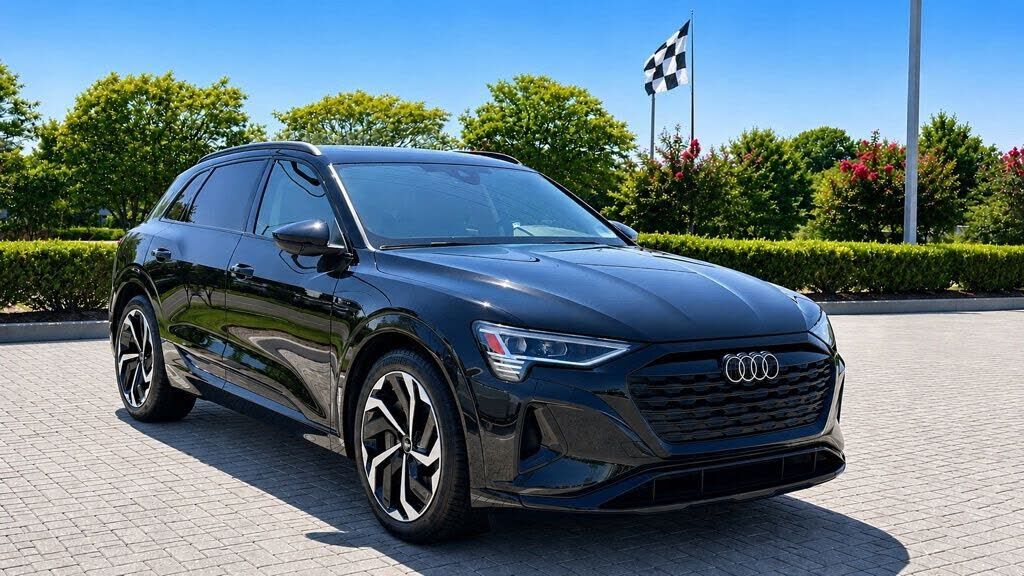 2024 AUDI Q8