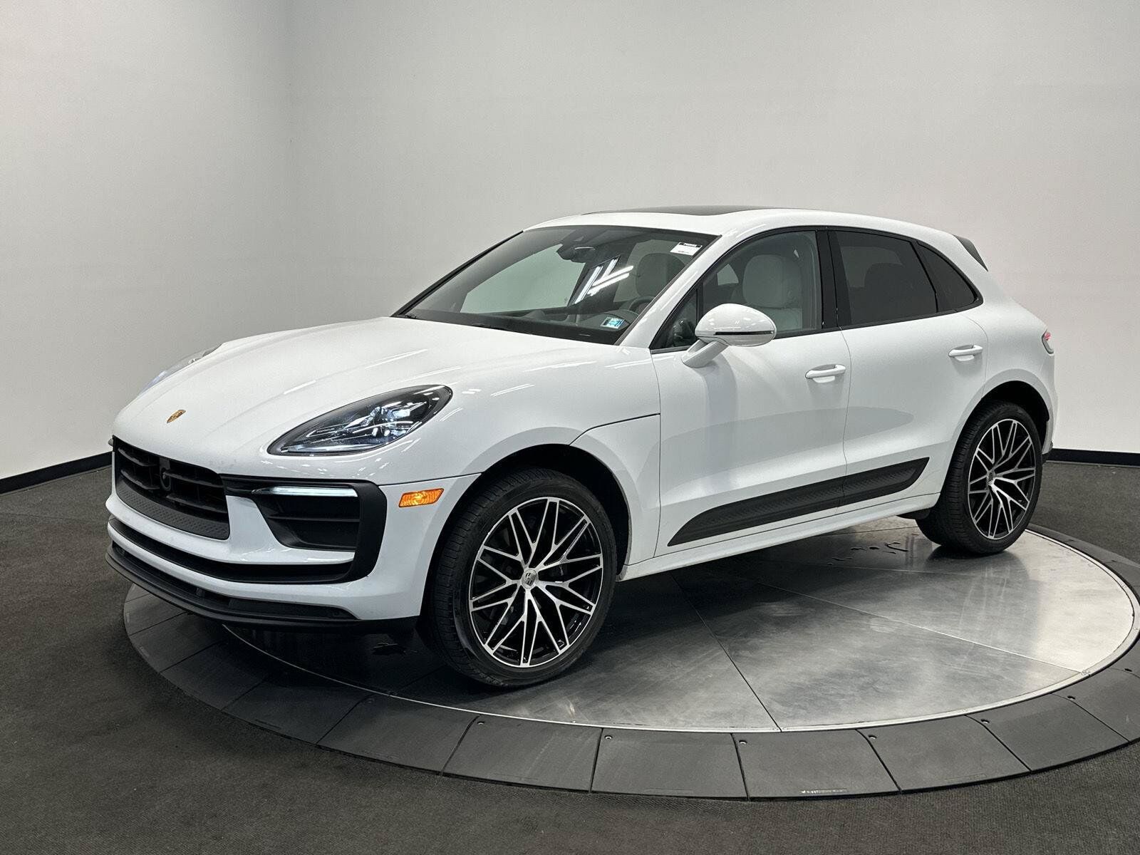 2023 PORSCHE Macan
