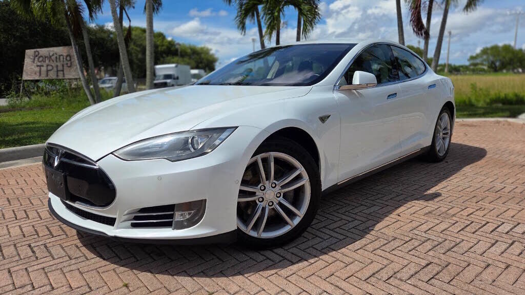 2014 TESLA Model S