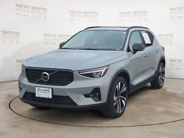 2024 VOLVO XC40