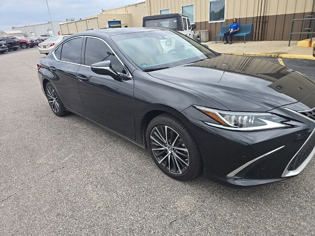 2024 LEXUS ES