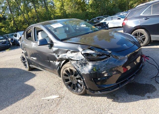 2024 TESLA Model Y