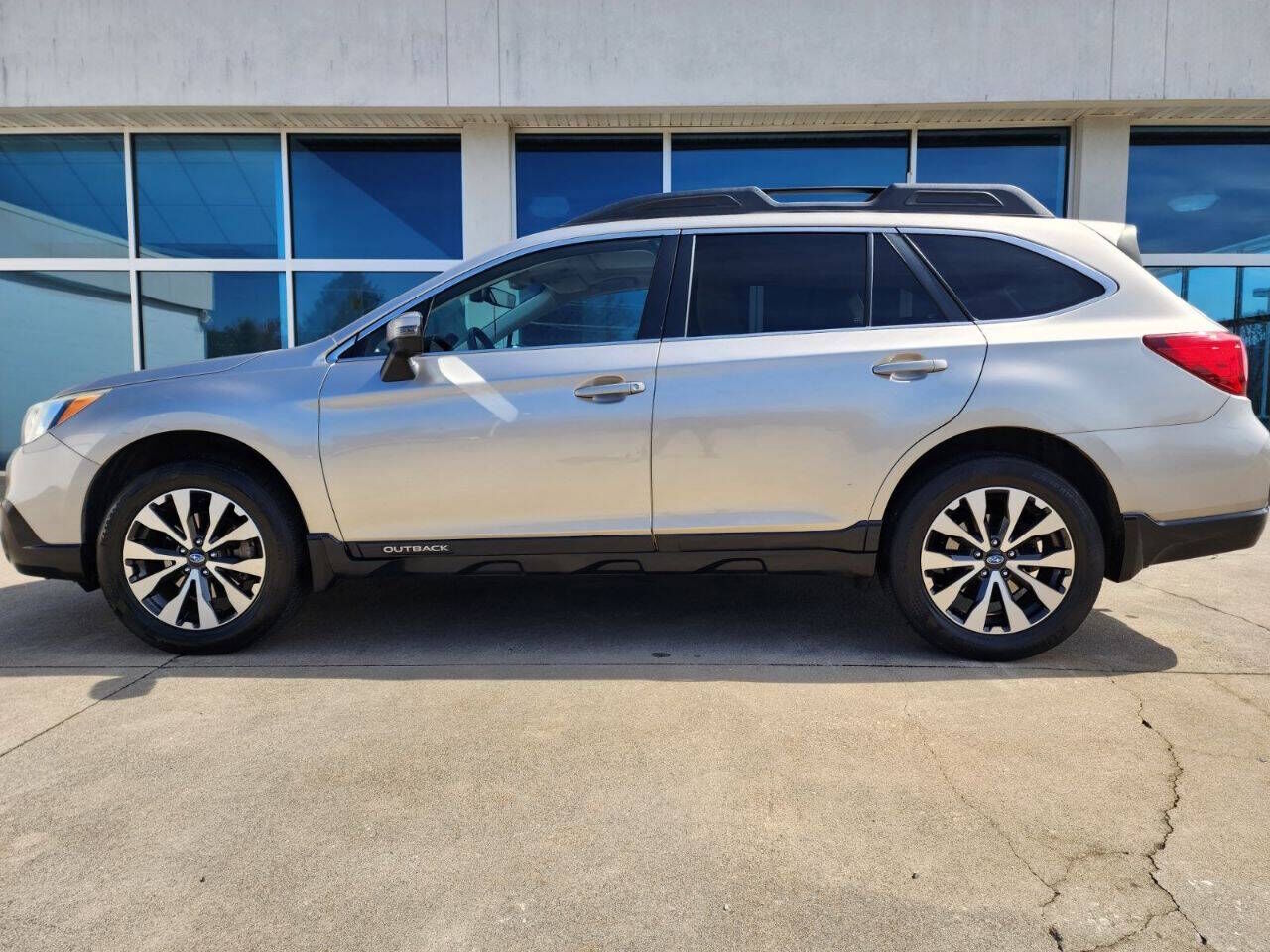 2017 SUBARU Outback