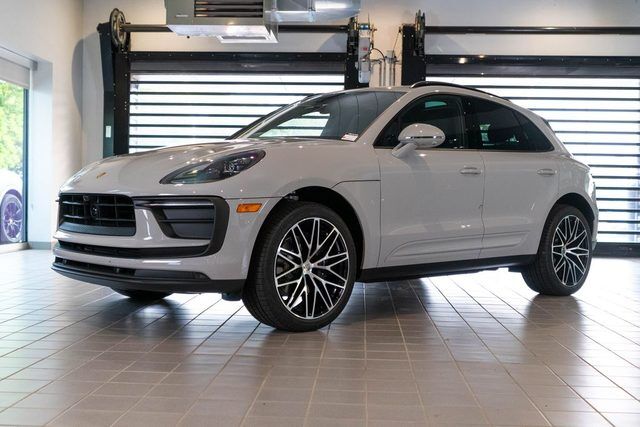 2026 PORSCHE Macan