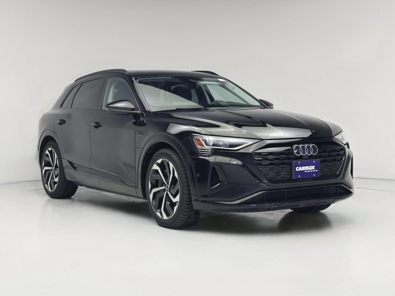 2024 AUDI Q8