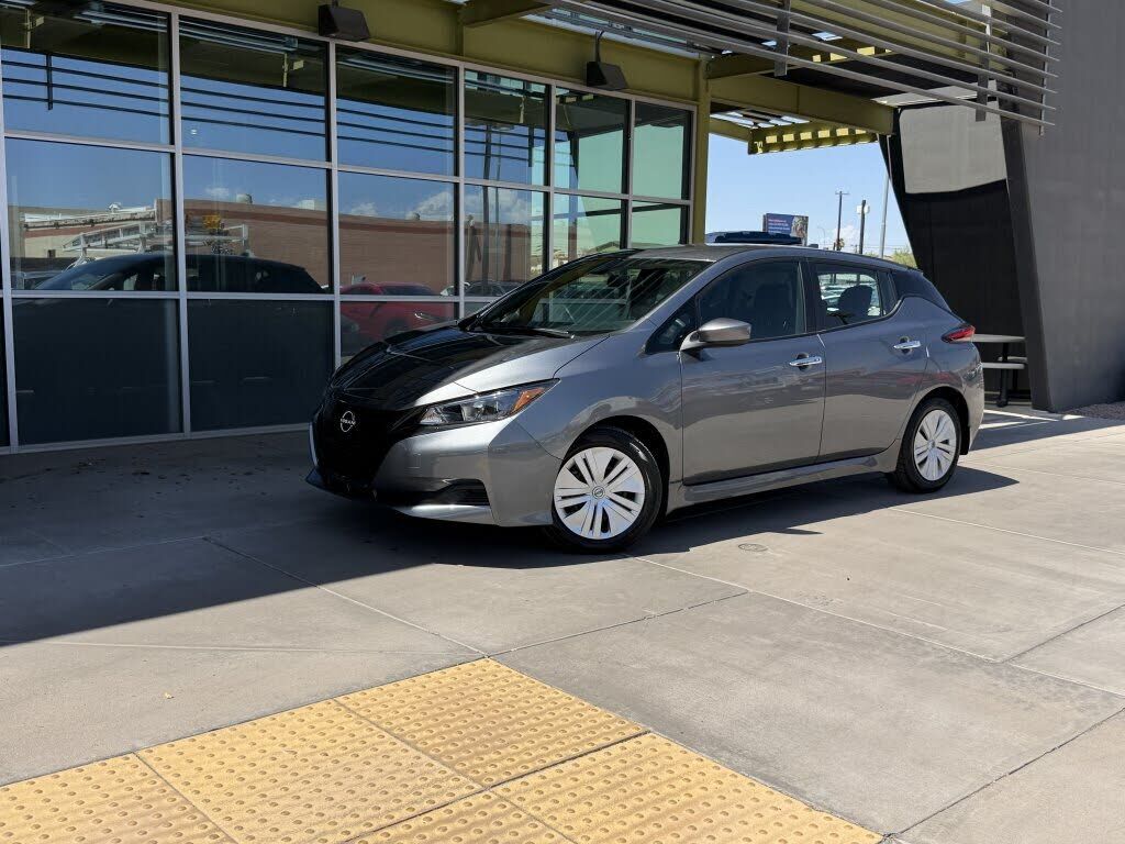 2024 NISSAN Leaf