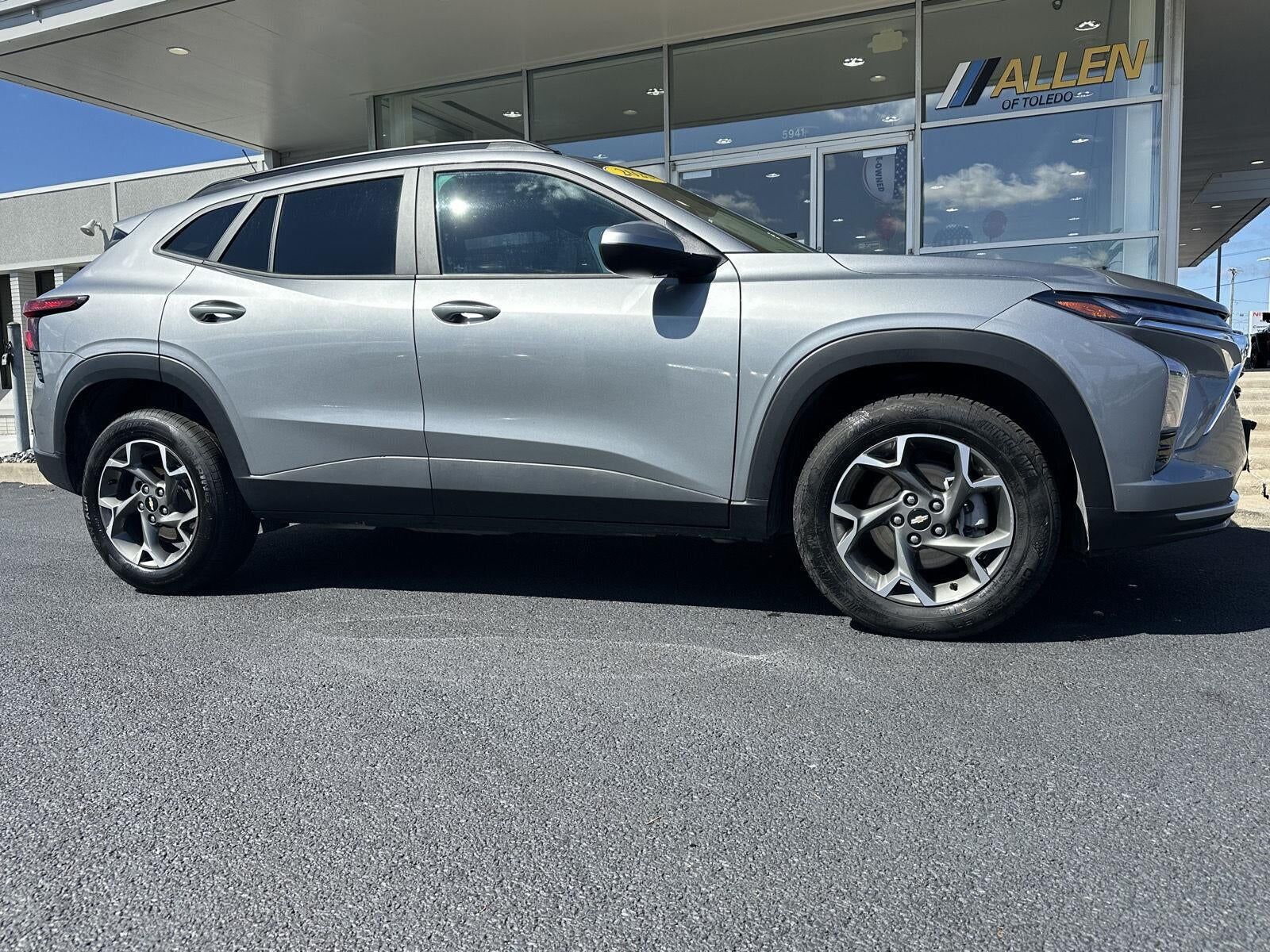 2025 CHEVROLET Trax