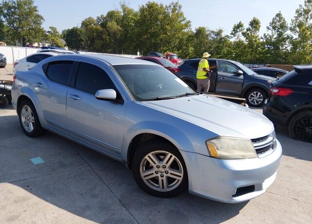 2013 DODGE Avenger
