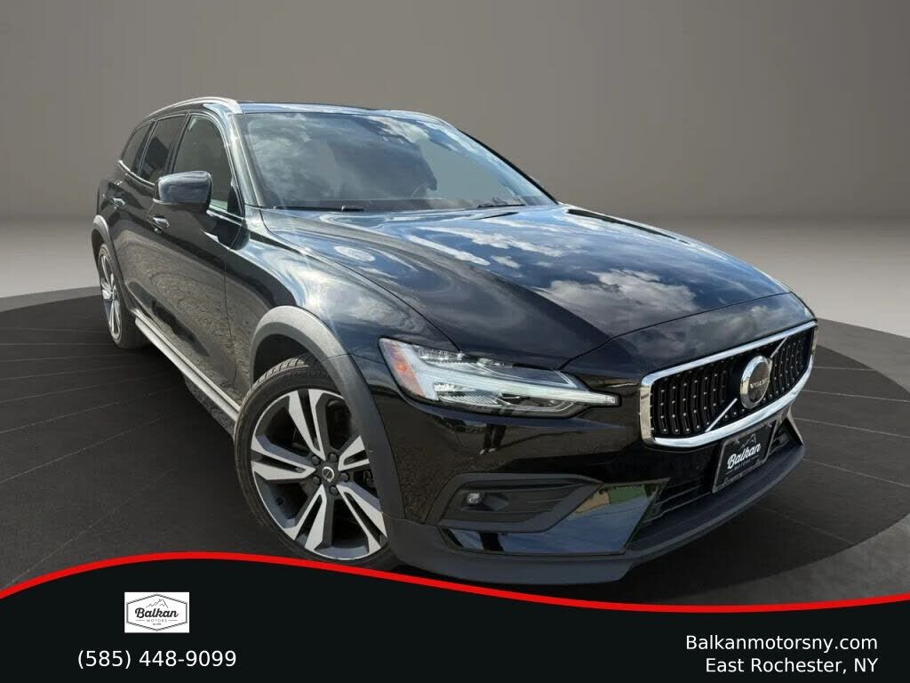 2023 VOLVO V60CC
