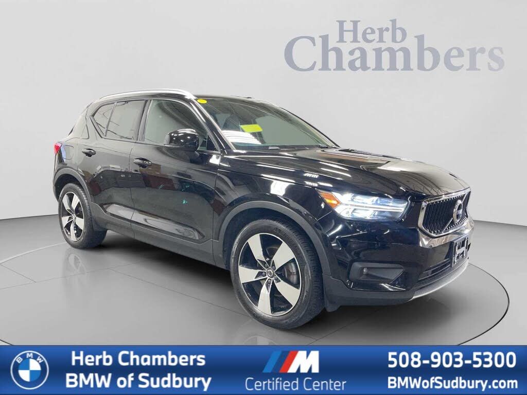 2021 VOLVO XC40