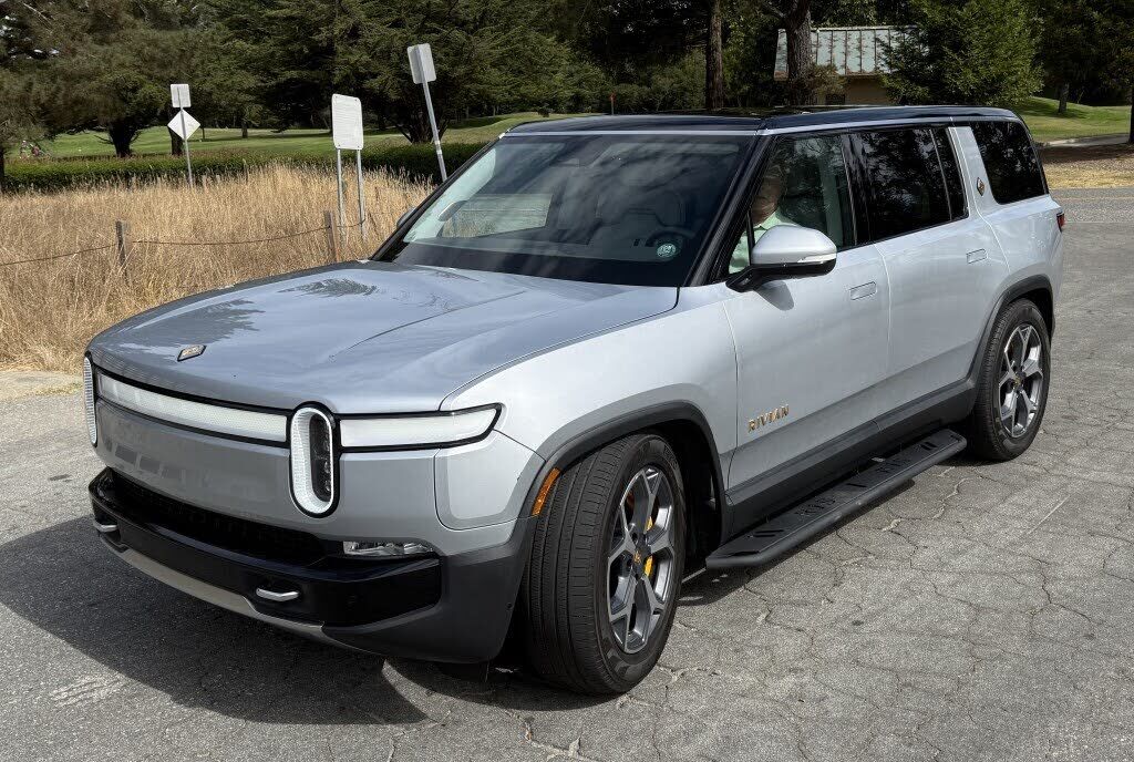 2023 RIVIAN R1S