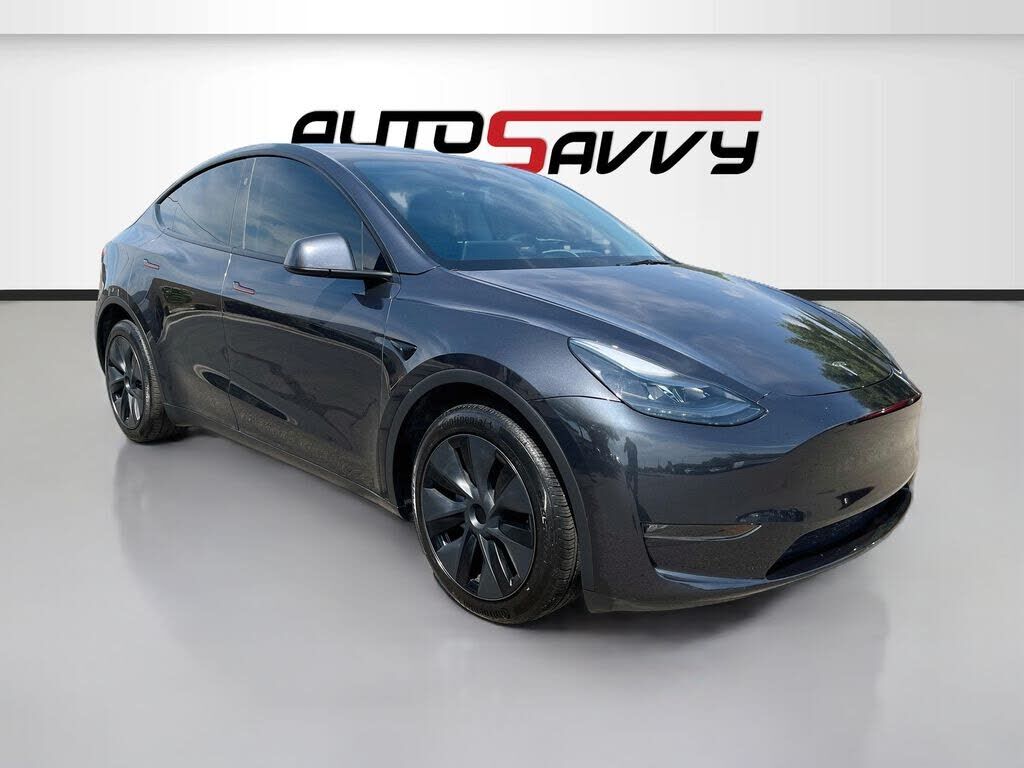 2024 TESLA Model Y