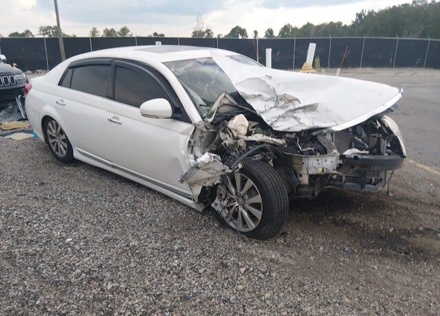 2011 TOYOTA Avalon