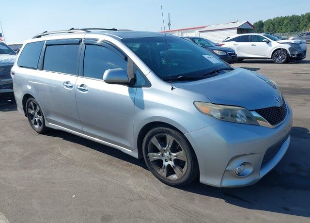 2013 TOYOTA Sienna