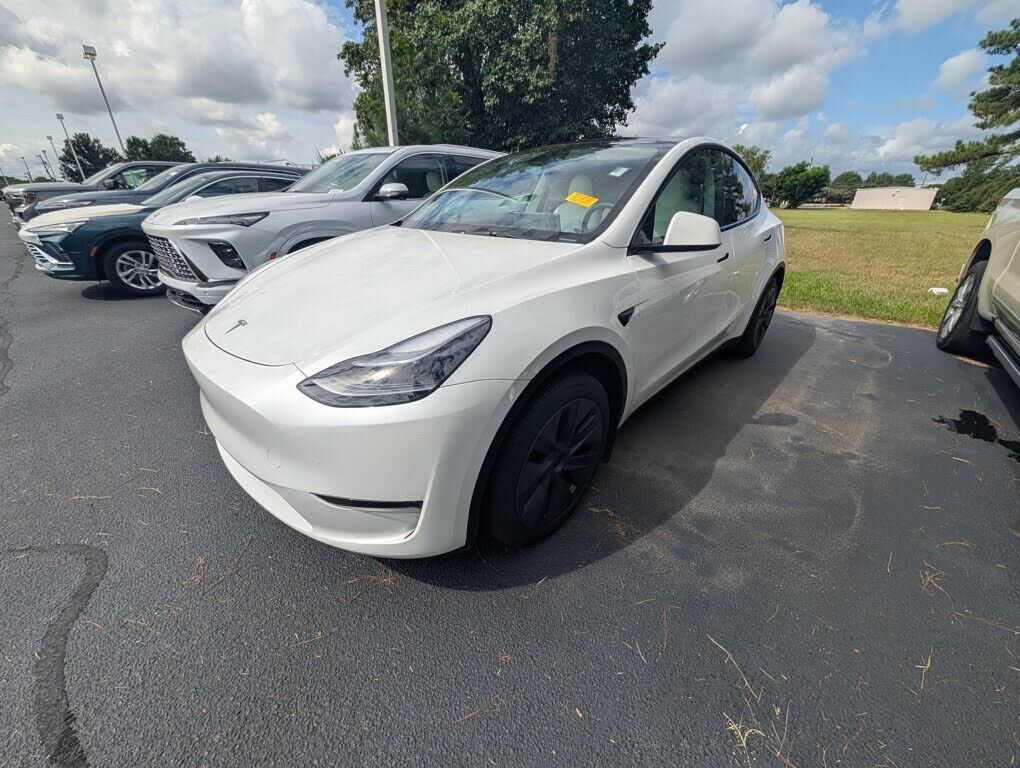 2025 TESLA Model Y