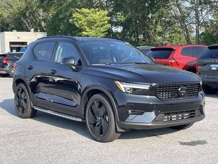 2026 VOLVO XC40