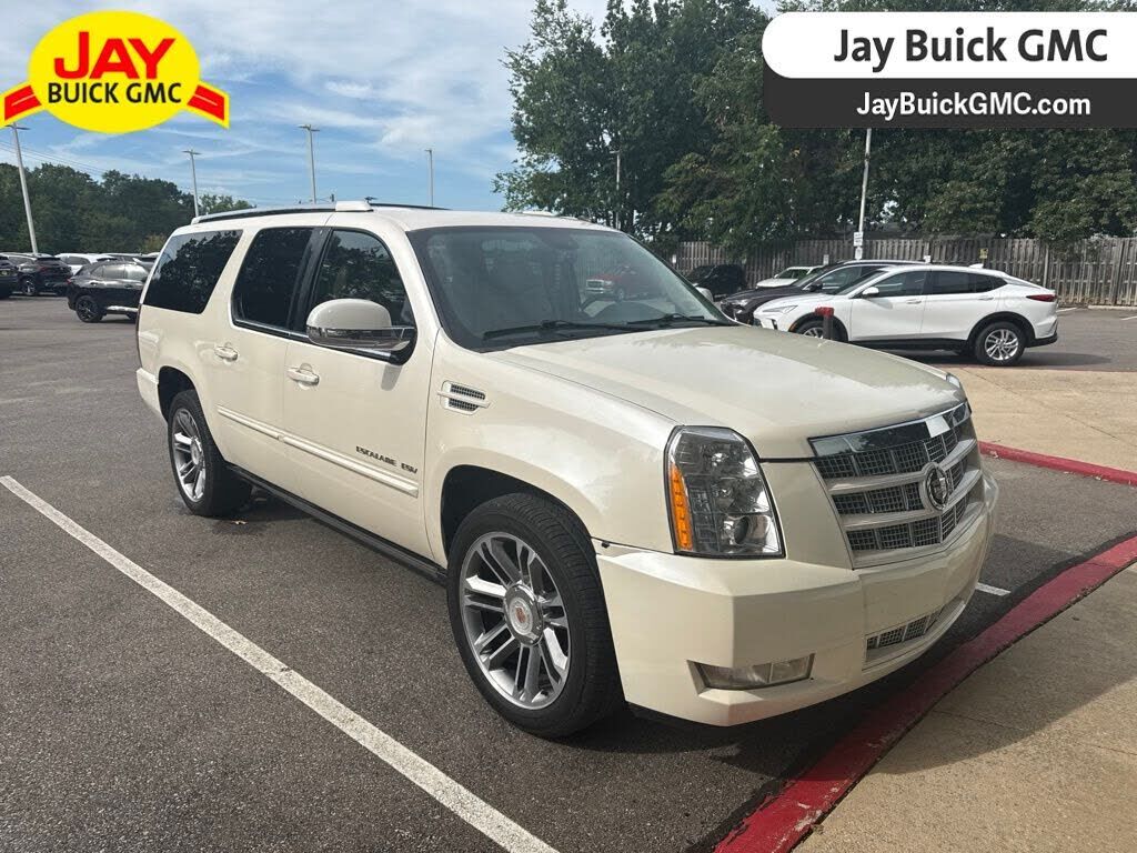 2013 CADILLAC Escalade