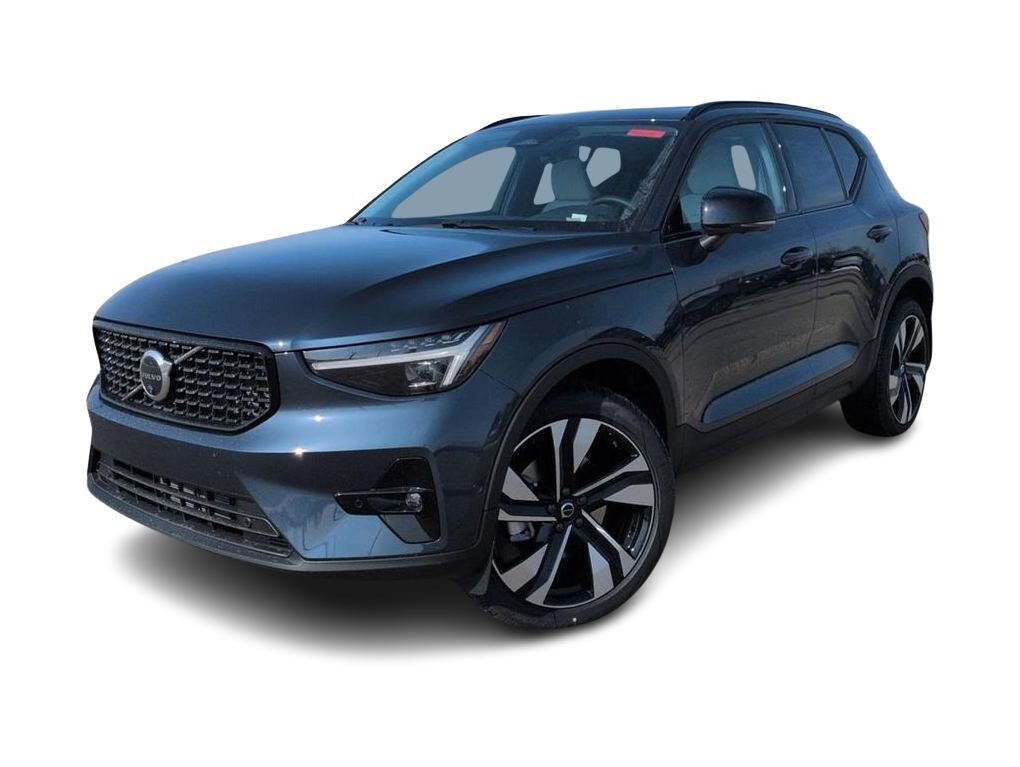 2026 VOLVO XC40
