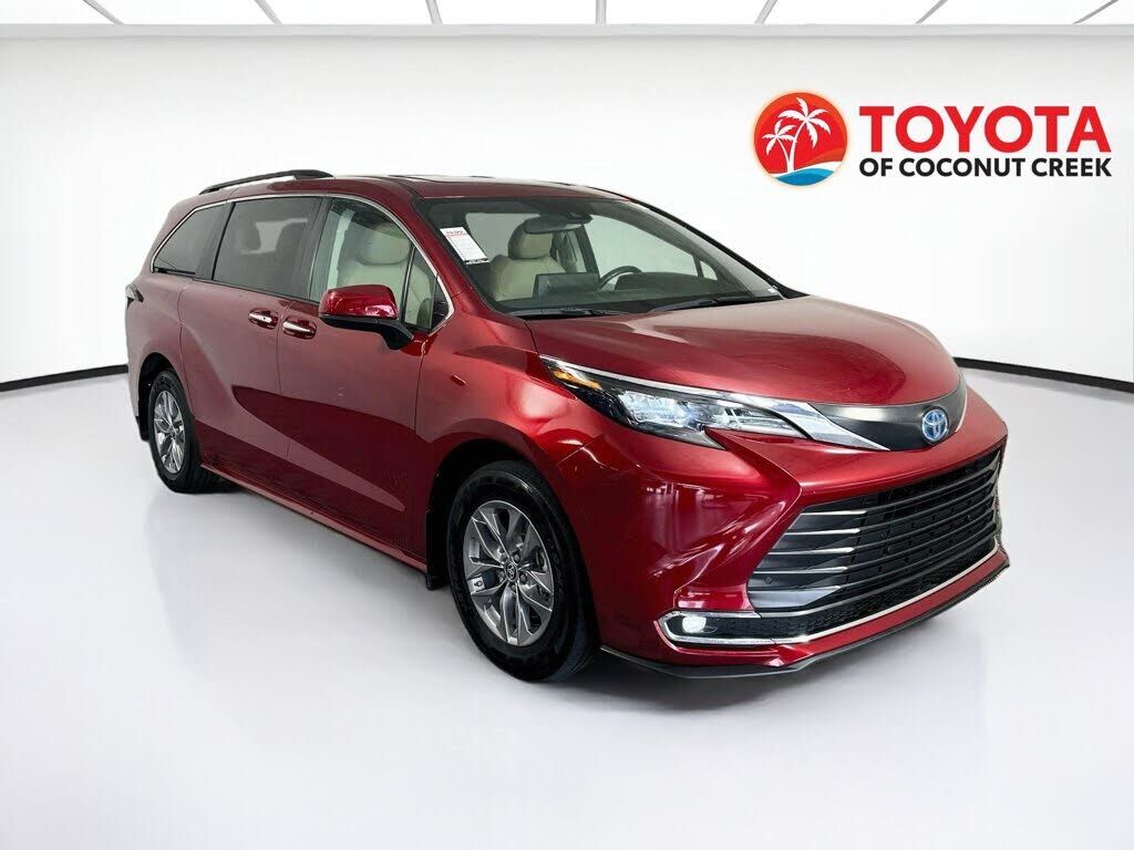 2024 TOYOTA Sienna