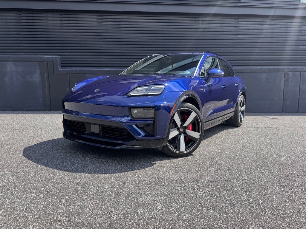 2025 PORSCHE Macan
