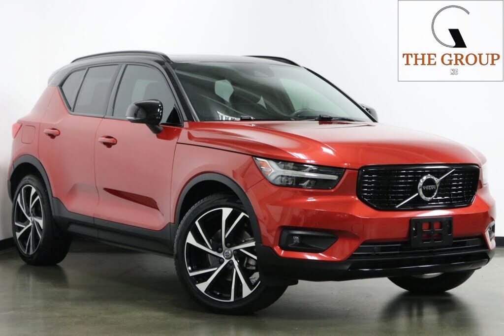 2020 VOLVO XC40
