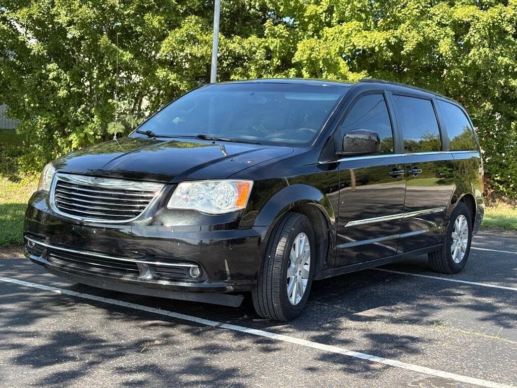 2013 CHRYSLER Town and Country