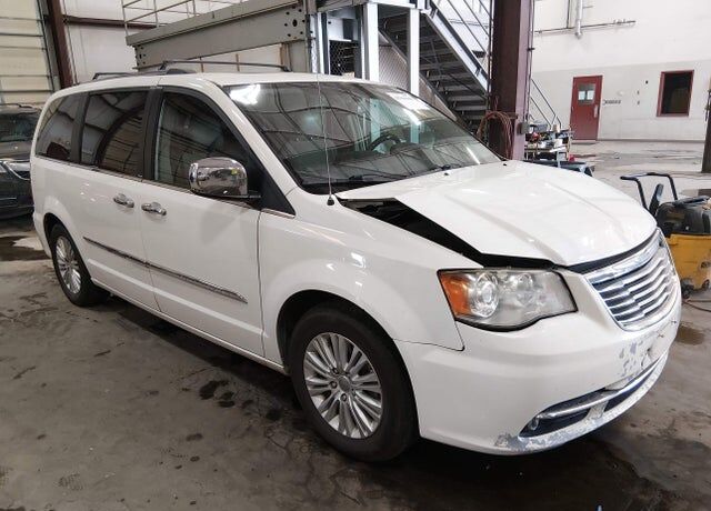 2012 CHRYSLER Town and Country