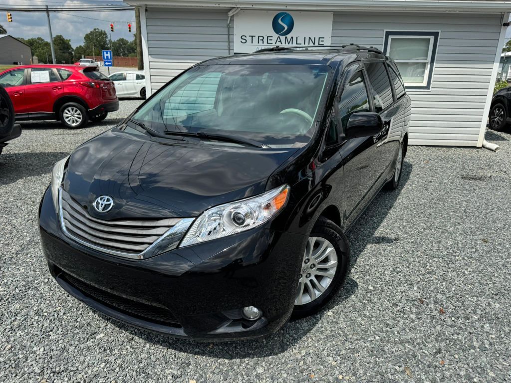 2012 TOYOTA Sienna