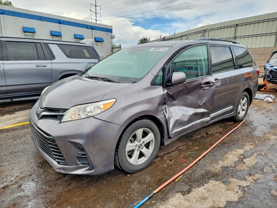 2018 TOYOTA Sienna