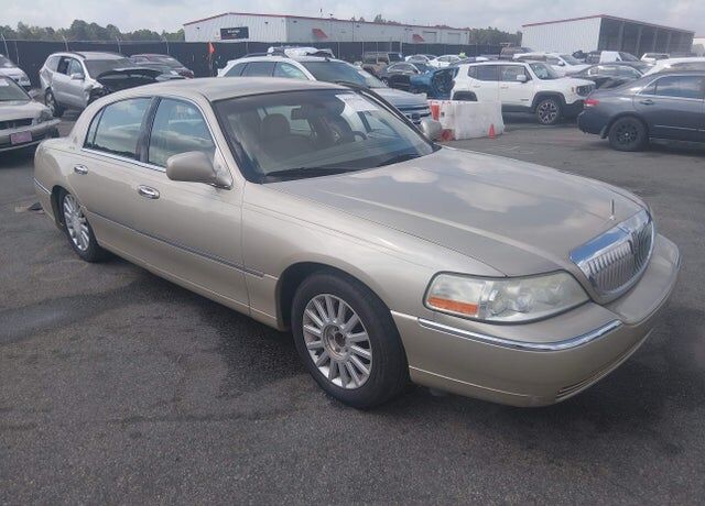 2005 LINCOLN Town Car