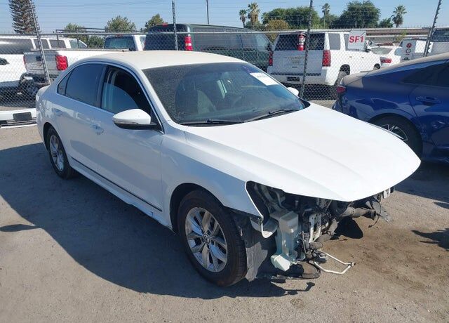2016 VOLKSWAGEN Passat