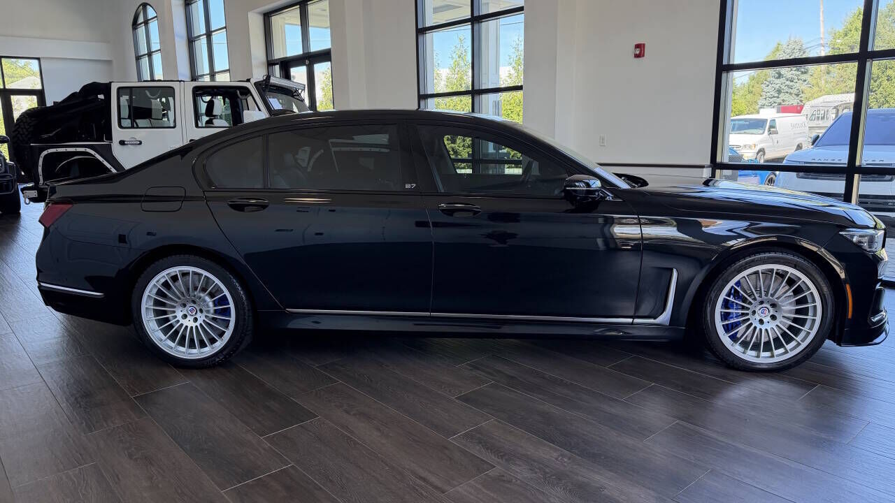 2022 BMW B7