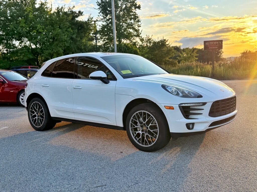 2016 PORSCHE Macan
