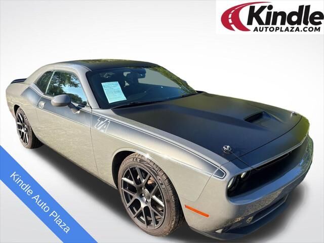 2017 DODGE Challenger