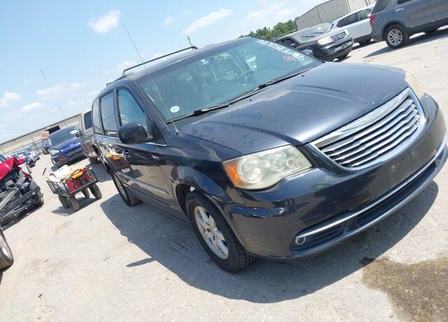 2013 CHRYSLER Town and Country