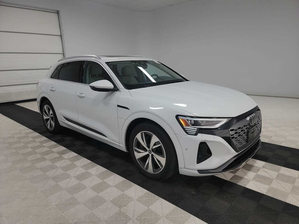 2024 Audi Q8