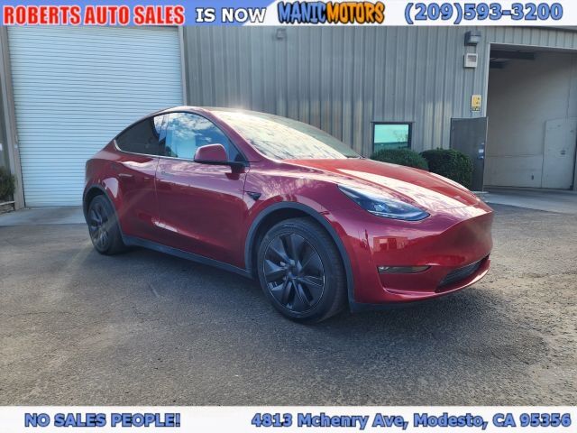 2025 TESLA Model Y