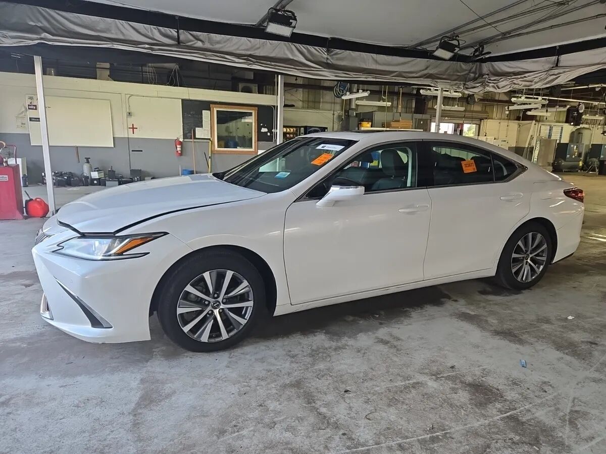2020 LEXUS ES