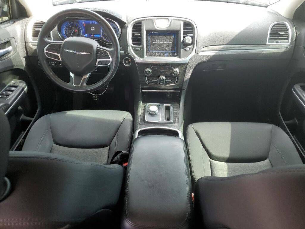 2019 CHRYSLER 300
