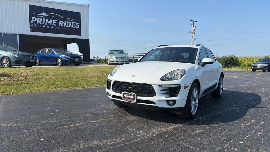 2016 PORSCHE Macan