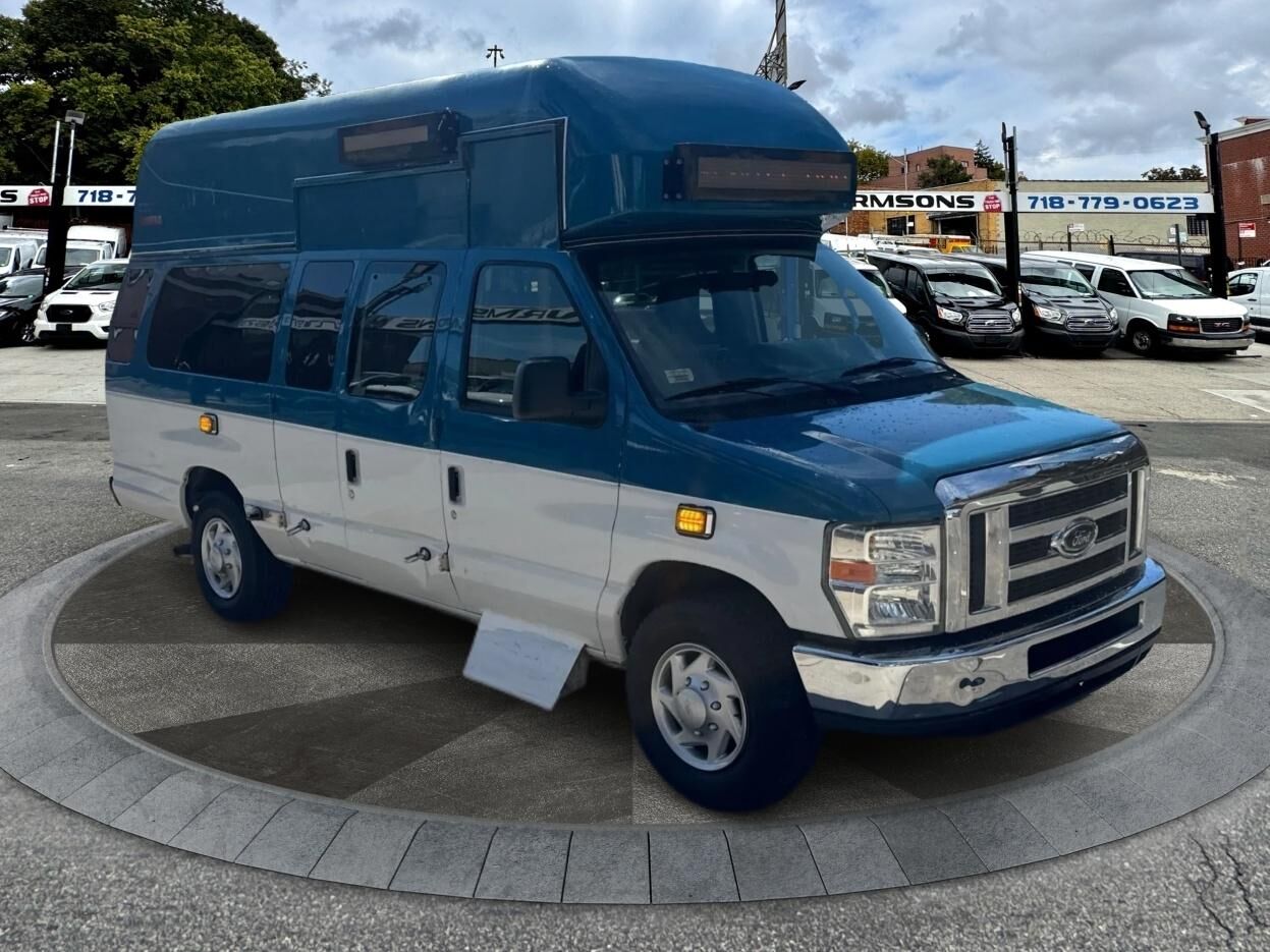 2012 FORD E-350
