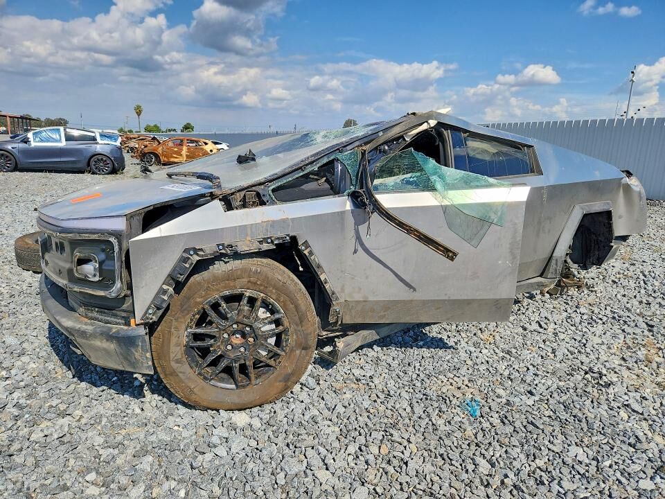 2024 TESLA Cybertruck