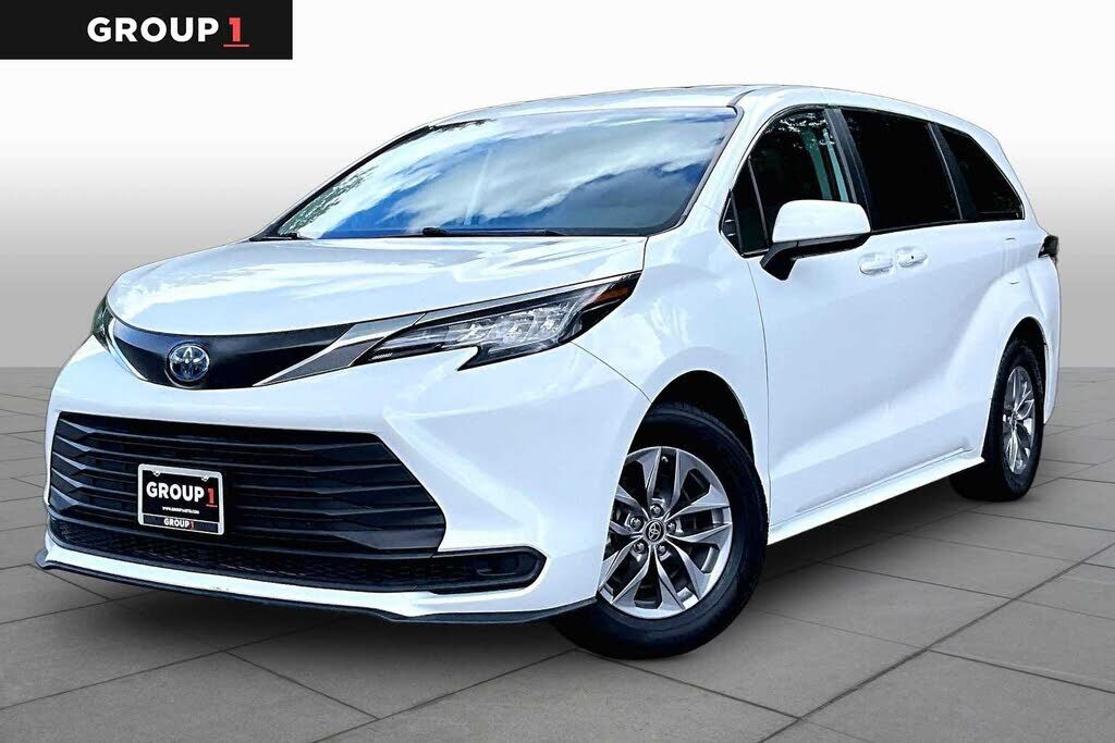 2023 TOYOTA Sienna