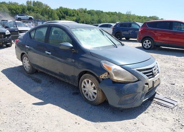 2017 NISSAN Versa