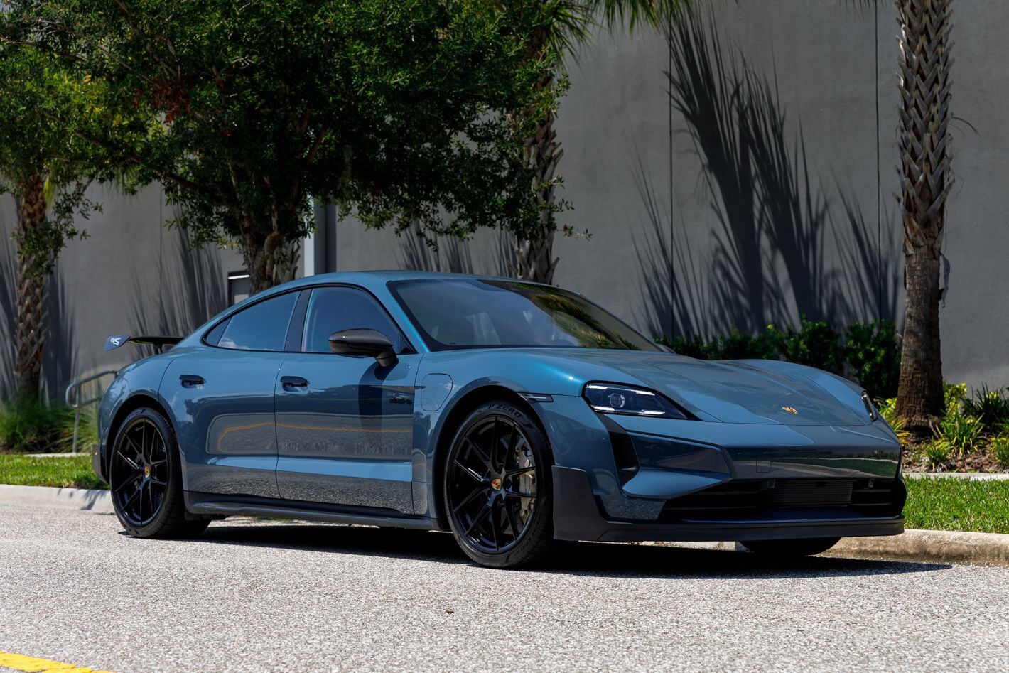 2025 PORSCHE Taycan