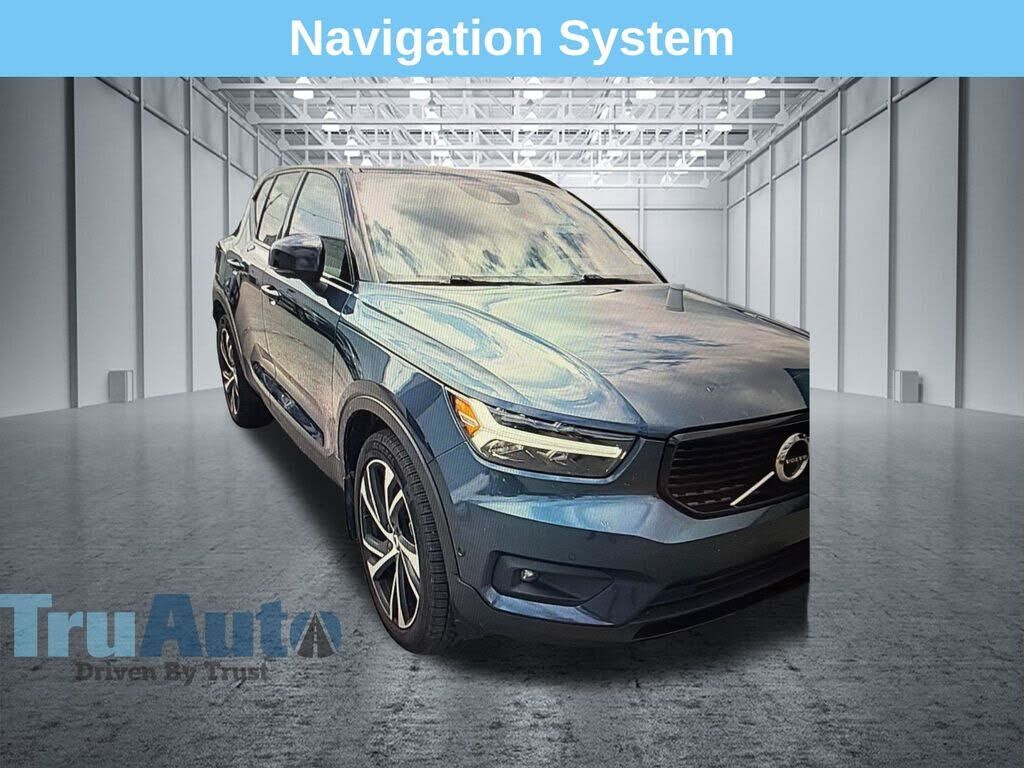 2022 VOLVO XC40